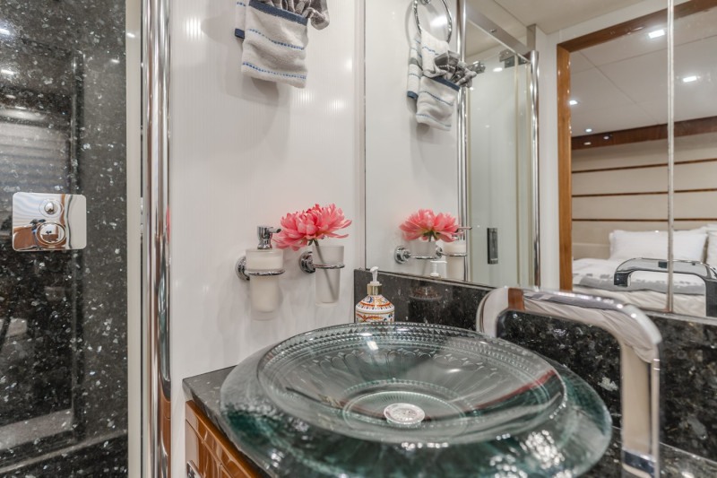 88 2011 88' 0" SUNSEEKER