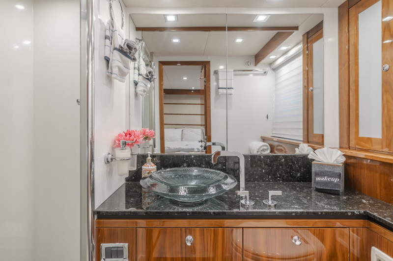 88 2011 88' 0" SUNSEEKER