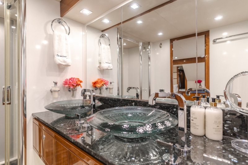 88 2011 88' 0" SUNSEEKER