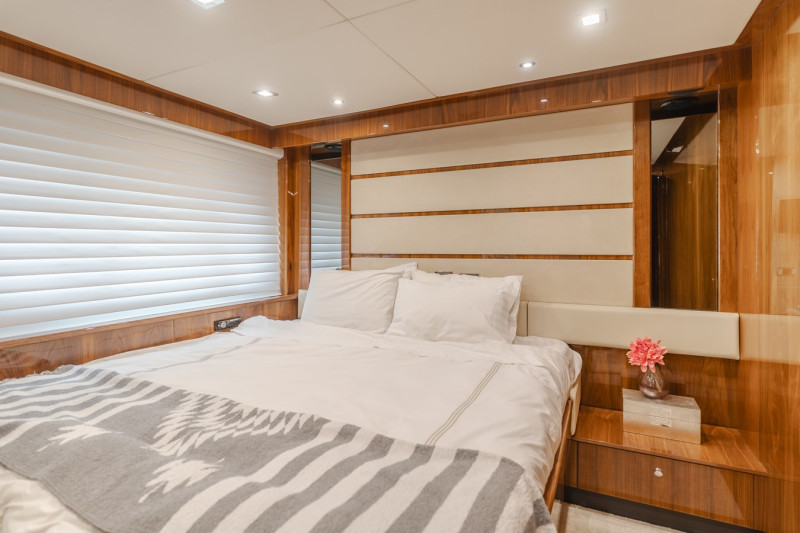 88 2011 88' 0" SUNSEEKER