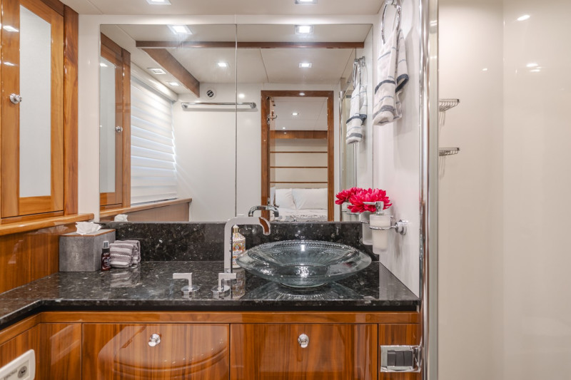 88 2011 88' 0" SUNSEEKER