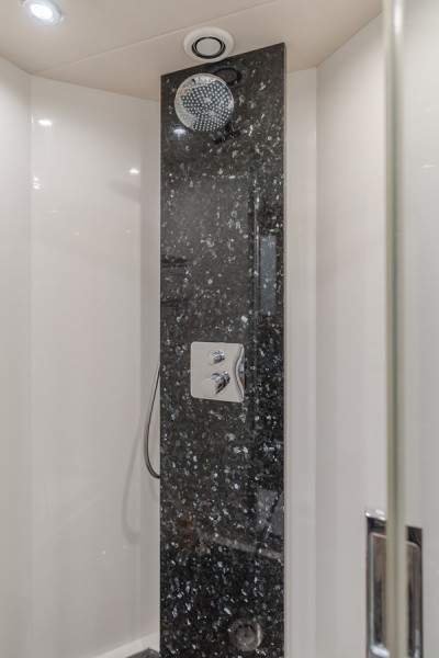 88 2011 88' 0" SUNSEEKER