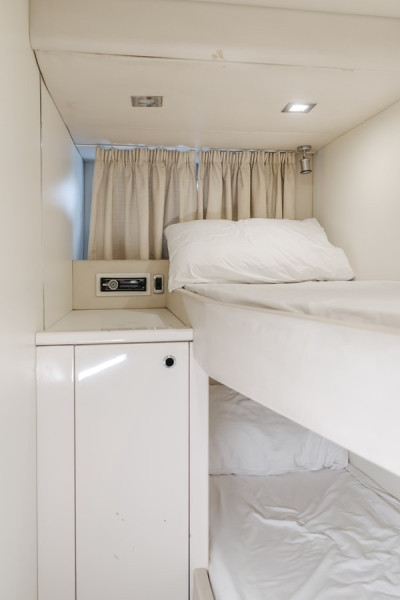 88 2011 88' 0" SUNSEEKER