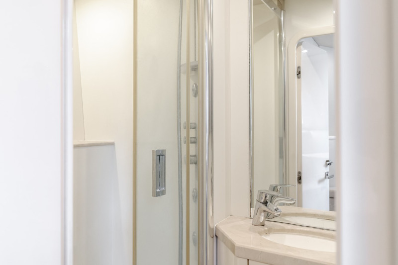 88 2011 88' 0" SUNSEEKER