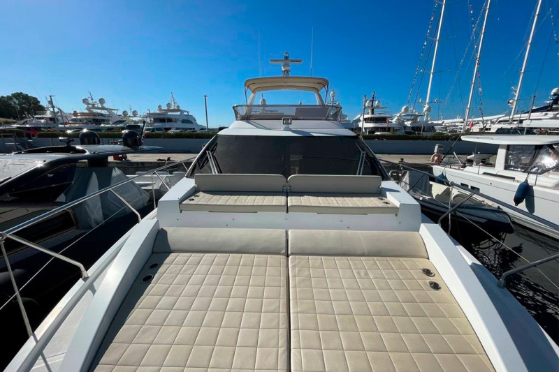 FLY 50 2016 52' 1" AZIMUT YACHTS