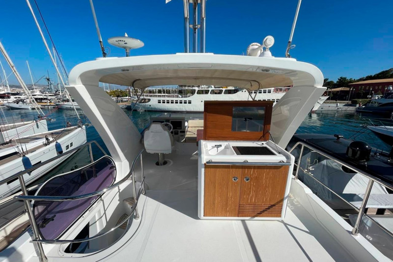 FLY 50 2016 52' 1" AZIMUT YACHTS