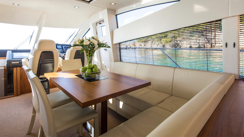 MANHATTAN 63 2011 68' 11" SUNSEEKER