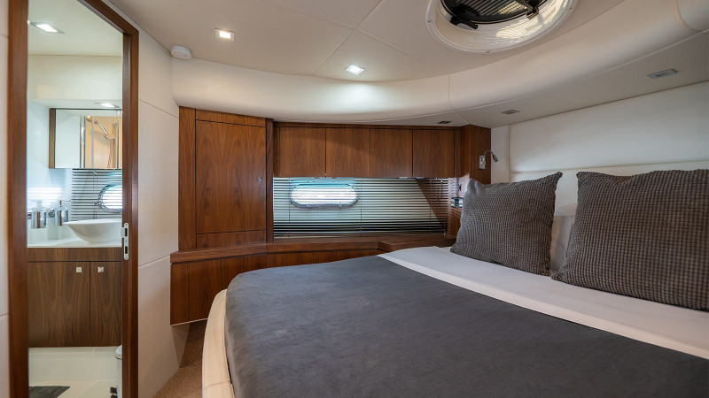 MANHATTAN 63 2011 68' 11" SUNSEEKER