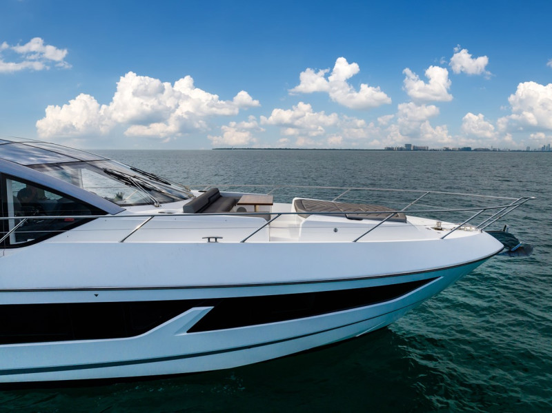 PREDATOR 74 2022 74' 10" SUNSEEKER