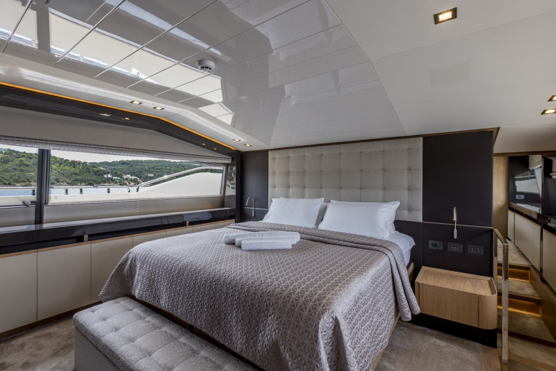 2017 95' 10" FERRETTI YACHTS