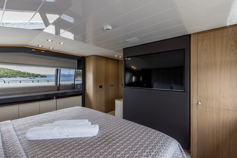 2017 95' 10" FERRETTI YACHTS