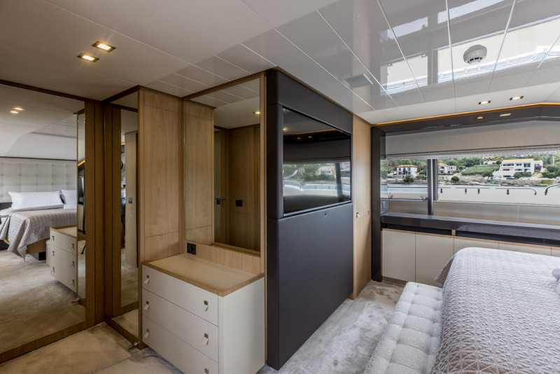 2017 95' 10" FERRETTI YACHTS