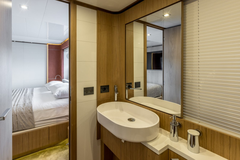 2017 95' 10" FERRETTI YACHTS