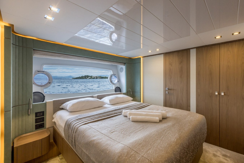 2017 95' 10" FERRETTI YACHTS