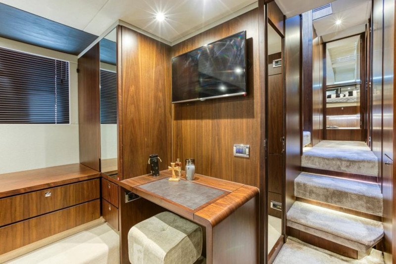 SQUADRON 65 2016 66' 1" FAIRLINE