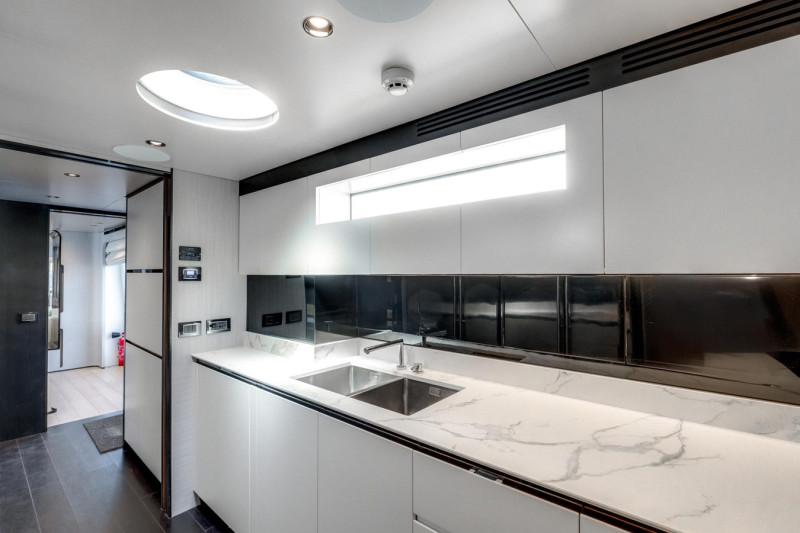 27 METRI  2019 87' 0" AZIMUT YACHTS