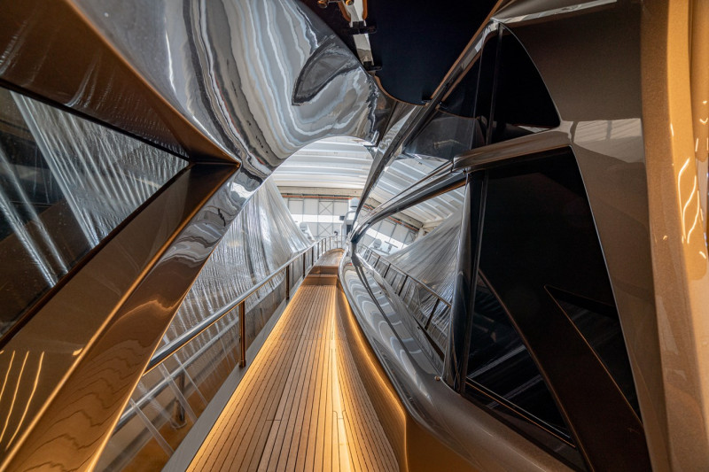 PERSHING 8 X 2022 83' 0" PERSHING