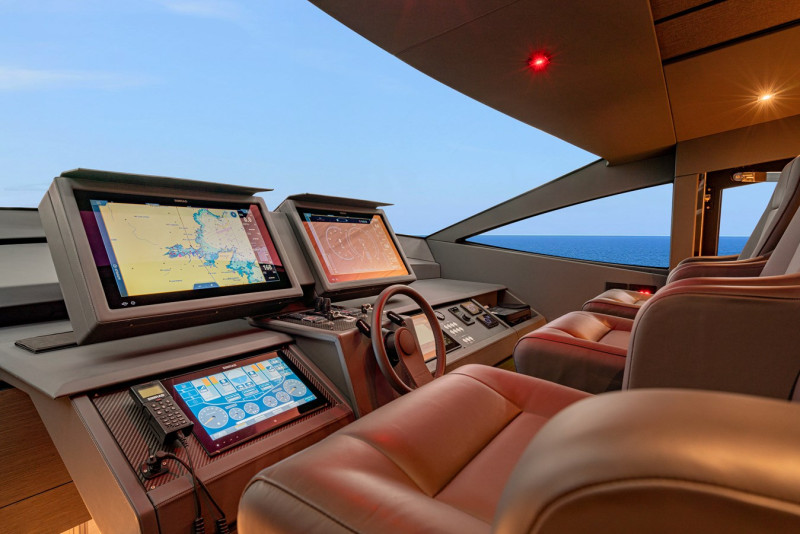 PERSHING 8 X 2022 83' 0" PERSHING