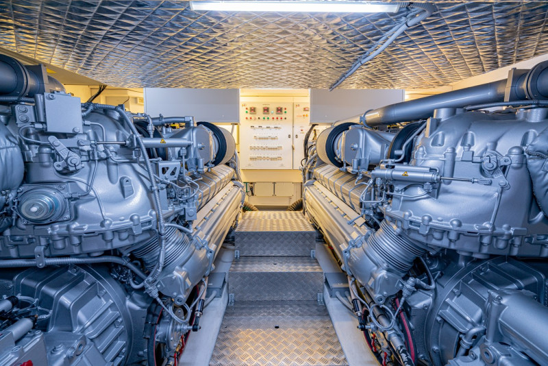 PERSHING 8 X 2022 83' 0" PERSHING