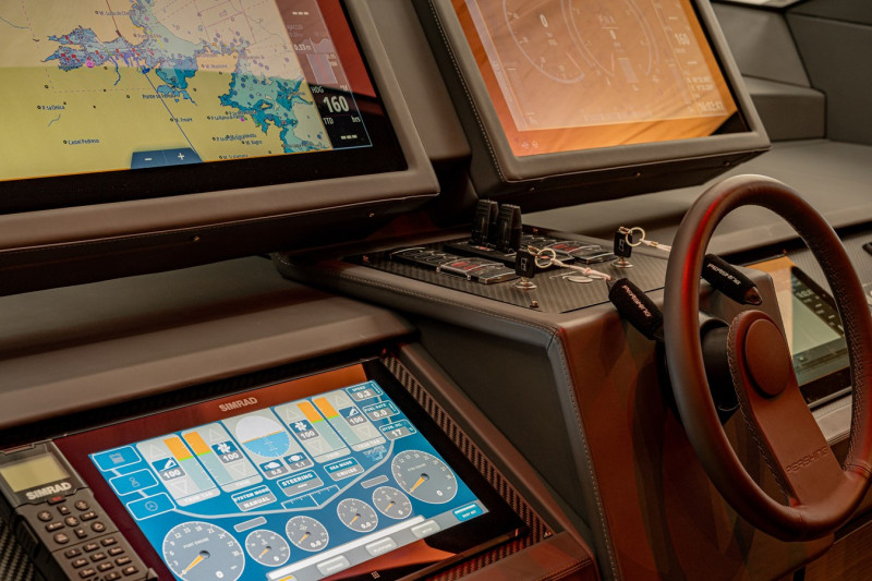 PERSHING 8 X 2022 83' 0" PERSHING