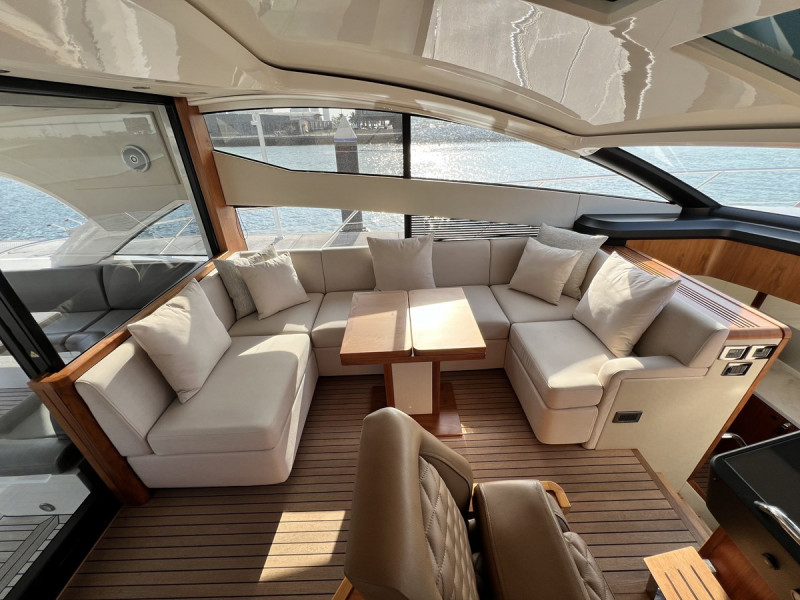 PREDATOR 57 2017 59' 10" SUNSEEKER