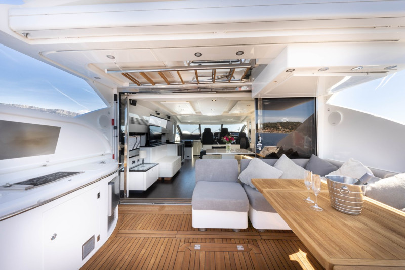 74' 2011 74' 10" SUNSEEKER