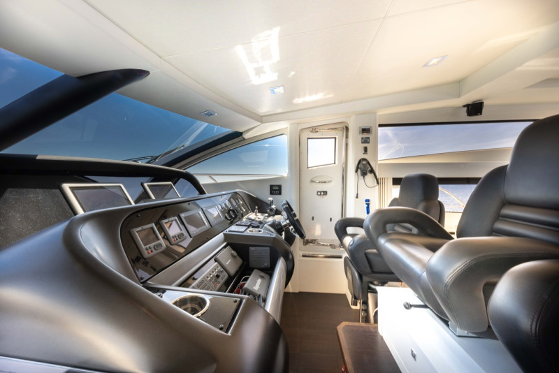 74' 2011 74' 10" SUNSEEKER