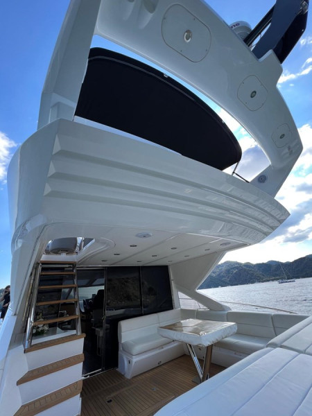 68 SPORT YACHT 2013 71' 2" SUNSEEKER