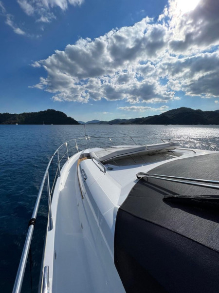 68 SPORT YACHT 2013 71' 2" SUNSEEKER