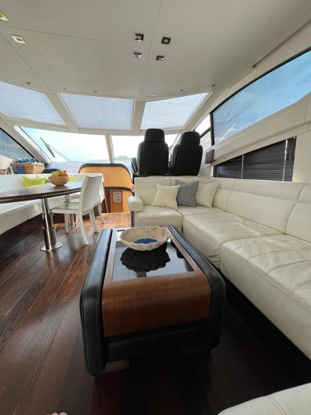 68 SPORT YACHT 2013 71' 2" SUNSEEKER