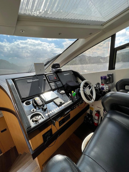 68 SPORT YACHT 2013 71' 2" SUNSEEKER