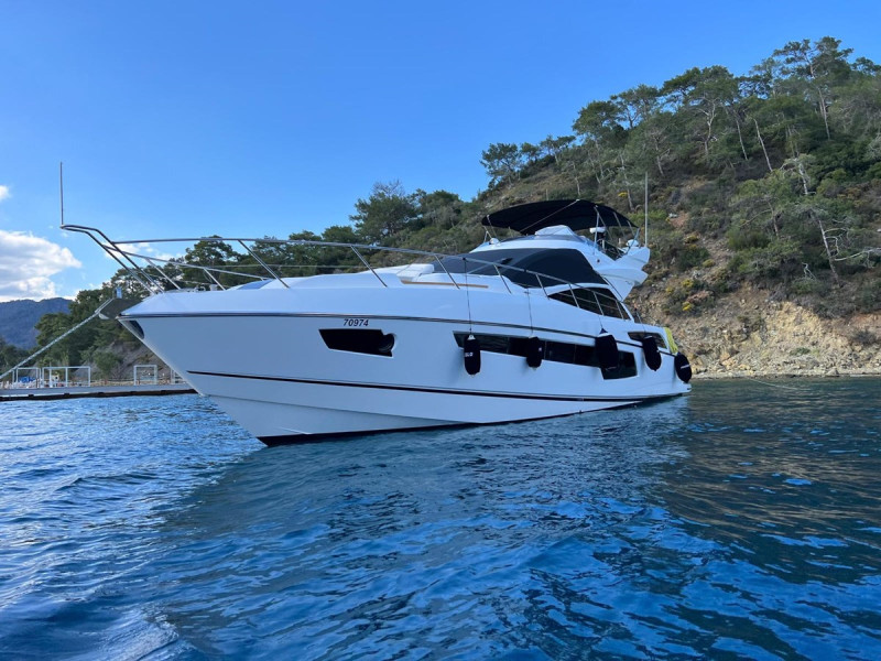 68 SPORT YACHT 2013 71' 2" SUNSEEKER
