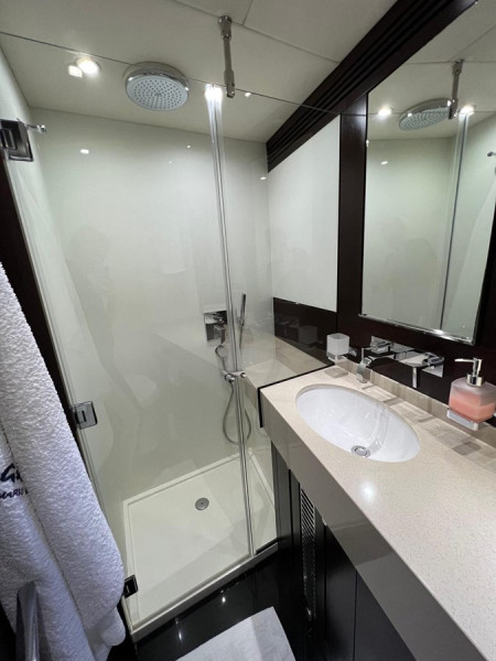 68 SPORT YACHT 2013 71' 2" SUNSEEKER