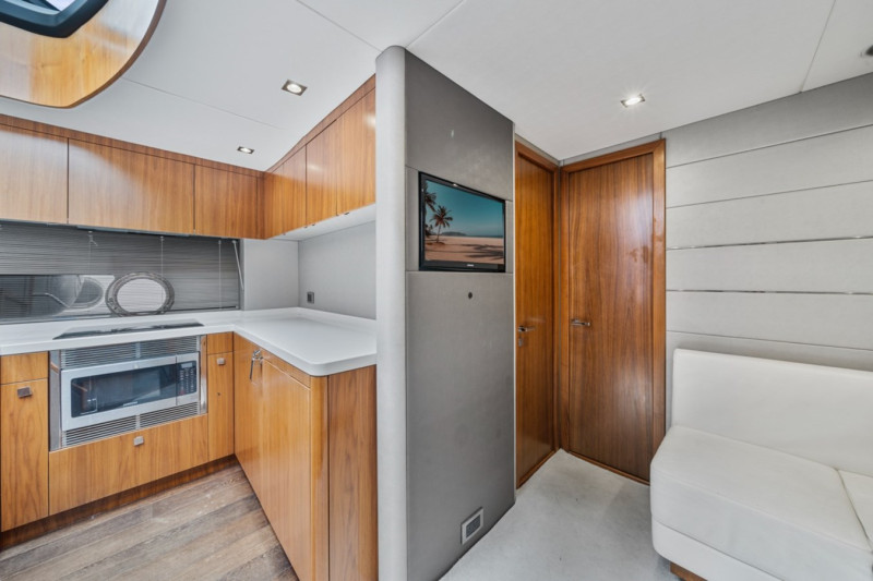 PREDATOR 57 2018 57' 0" SUNSEEKER