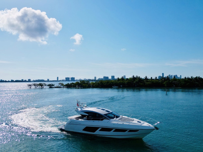 PREDATOR 57 2018 57' 0" SUNSEEKER