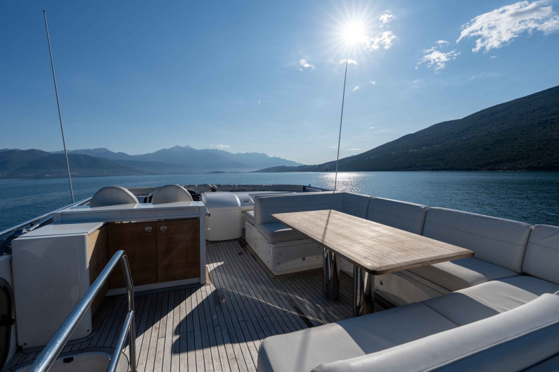 2012 61' 1" PRINCESS YACHTS