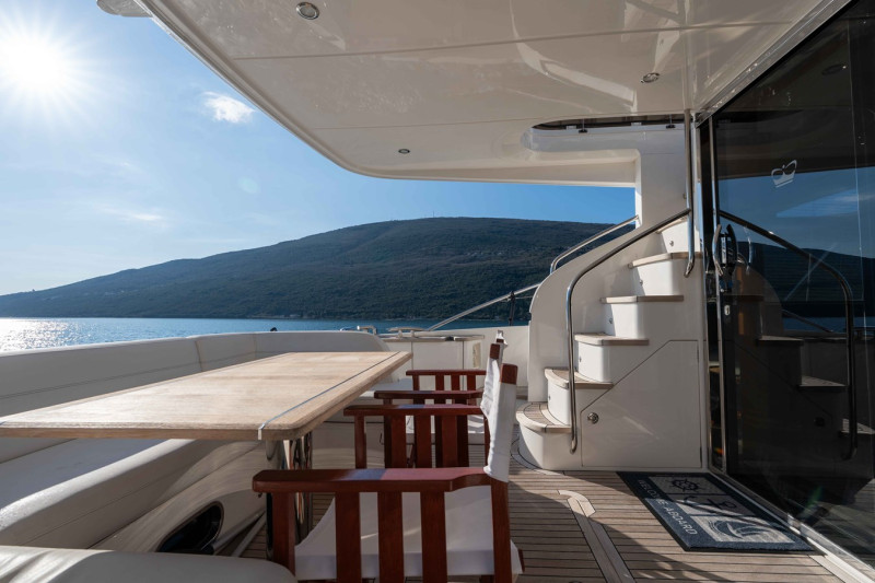 2012 61' 1" PRINCESS YACHTS