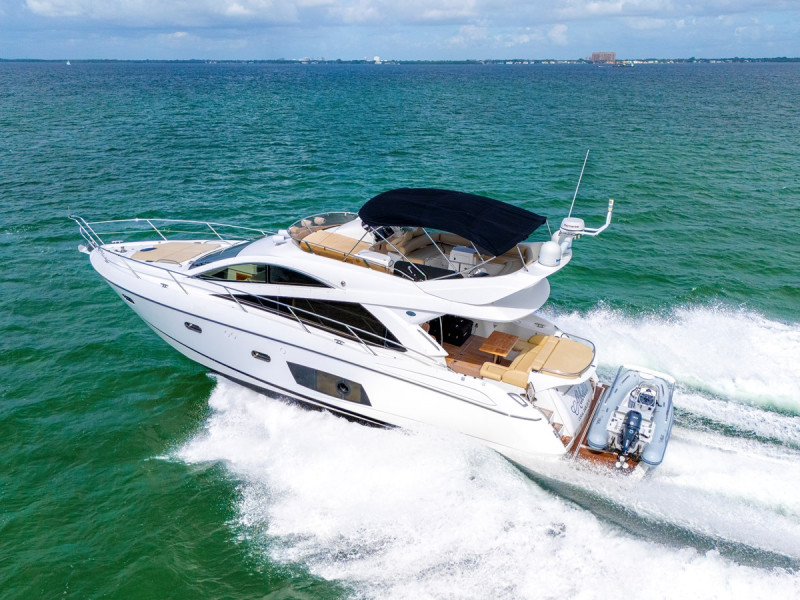 MANHATTAN 53 2013 60' 2" SUNSEEKER