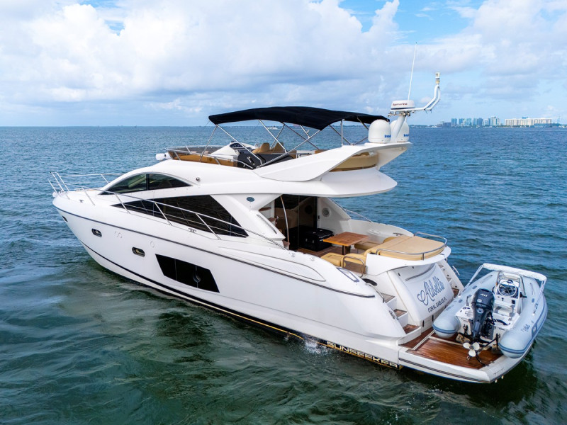 MANHATTAN 53 2013 60' 2" SUNSEEKER
