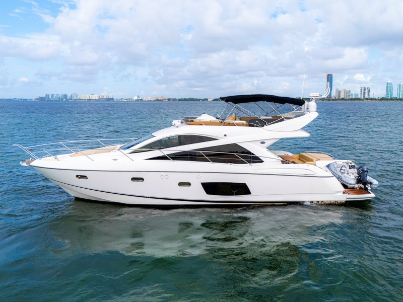 MANHATTAN 53 2013 60' 2" SUNSEEKER