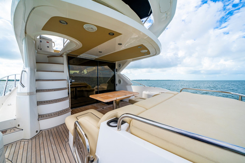 MANHATTAN 53 2013 60' 2" SUNSEEKER