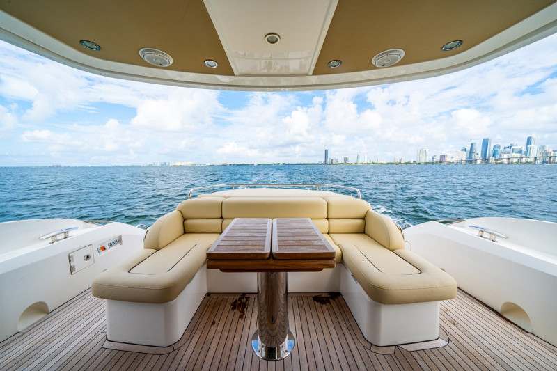MANHATTAN 53 2013 60' 2" SUNSEEKER