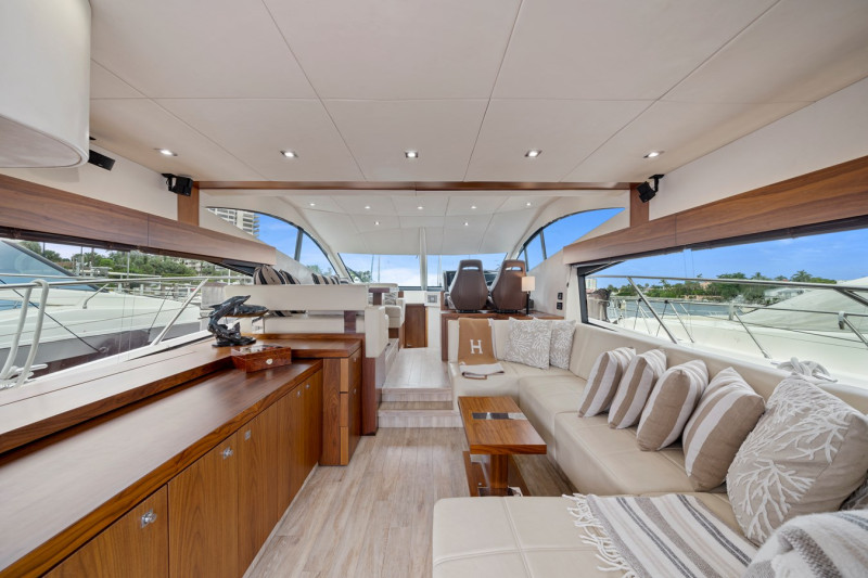 MANHATTAN 53 2013 60' 2" SUNSEEKER