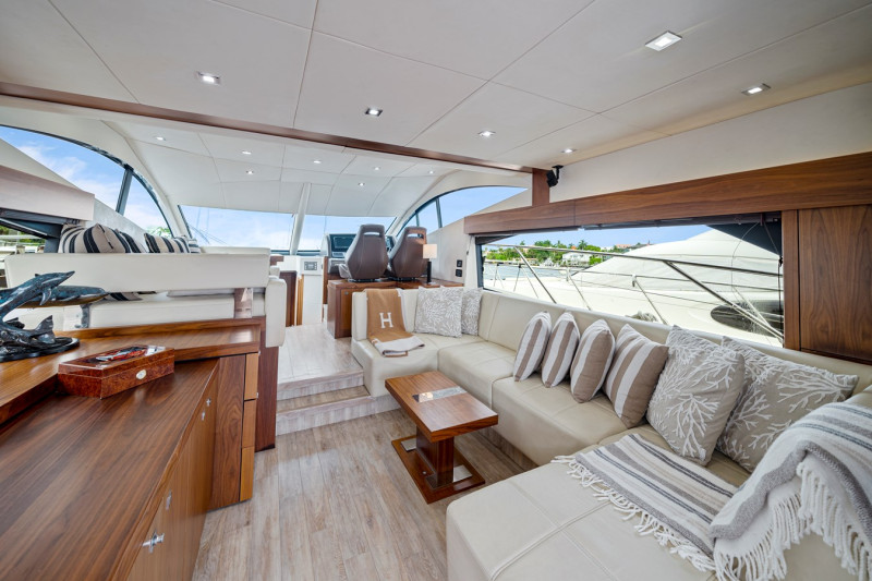 MANHATTAN 53 2013 60' 2" SUNSEEKER