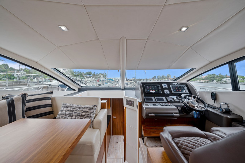 MANHATTAN 53 2013 60' 2" SUNSEEKER