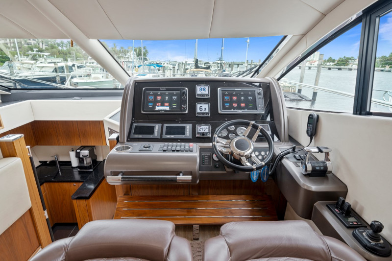MANHATTAN 53 2013 60' 2" SUNSEEKER