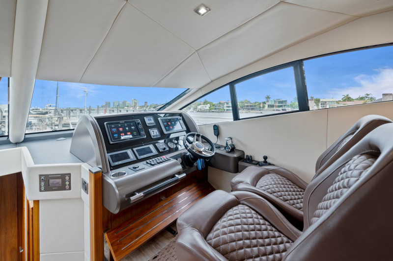 MANHATTAN 53 2013 60' 2" SUNSEEKER