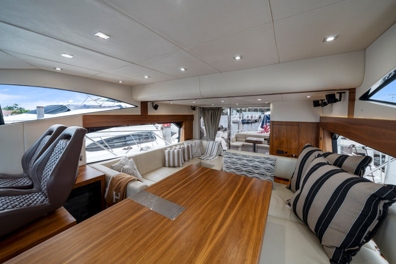 MANHATTAN 53 2013 60' 2" SUNSEEKER