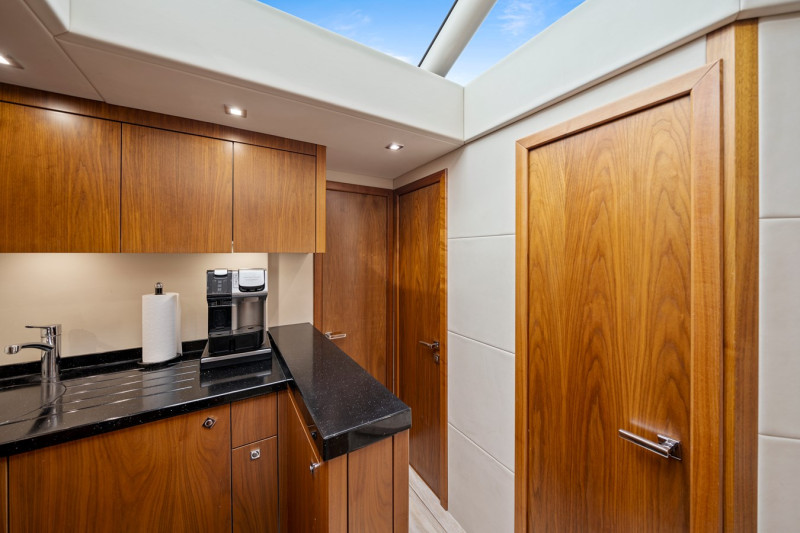 MANHATTAN 53 2013 60' 2" SUNSEEKER