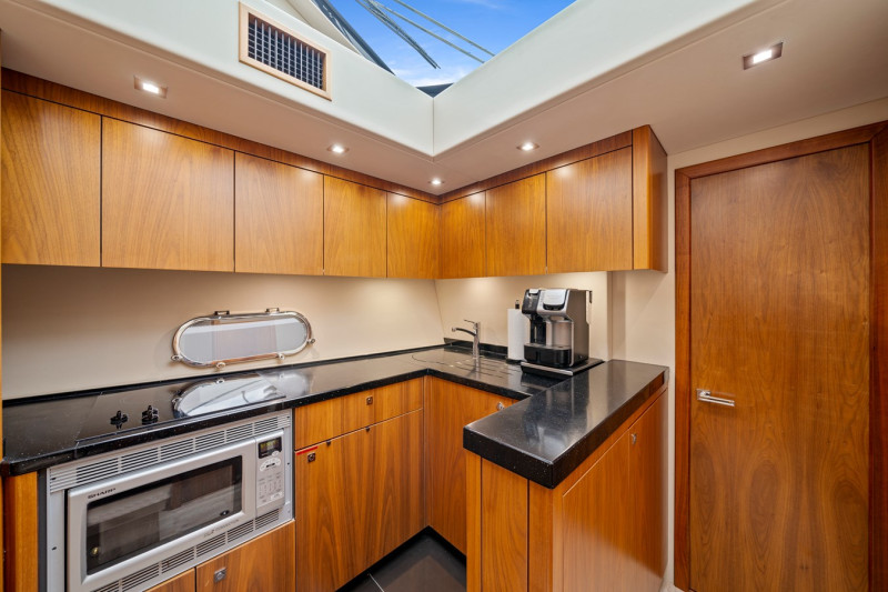 MANHATTAN 53 2013 60' 2" SUNSEEKER